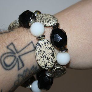 Beautiful silver and black stone bracelet 7"